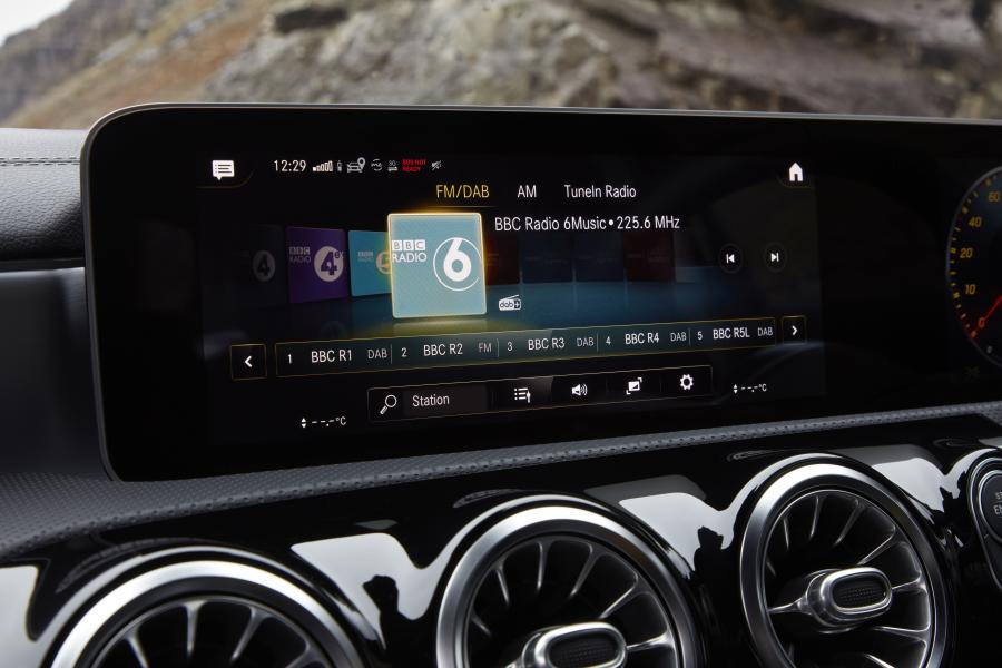 Детали интерьера Mercedes-AMG A35 4Matic Sedan (V177) 2019 года  (UK) (фото 72 из 74)